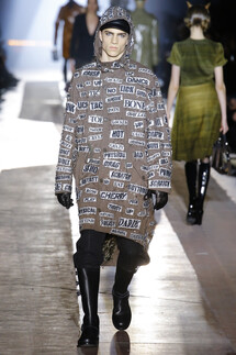 Moschino FALL 2018 MENSWEAR Milan MFW коллекция Moschino осень 2018 мужская неделя моды в Милане Mainstyles